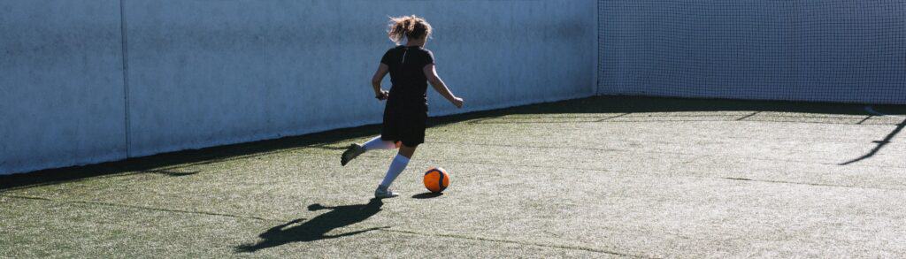 women onside empowerment meisjes dames voetbal